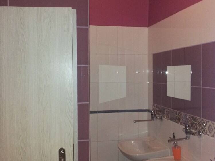 Номер Стандарт Четырехместный Совместный Санузел, Hostel Cinnamon