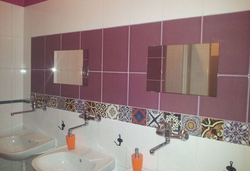 Трехместный Номер Стандарт Совместная Ванная, Hostel Cinnamon