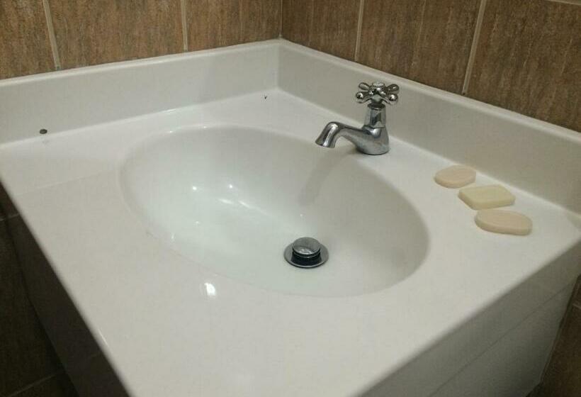 اتاق استاندارد سه نفره, Misky Samay