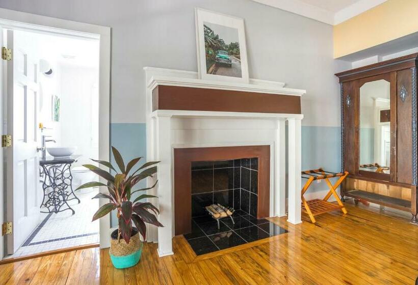 جناح, Miami River Inn By Renzzi