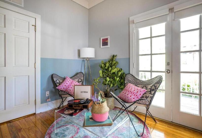 جناح, Miami River Inn By Renzzi