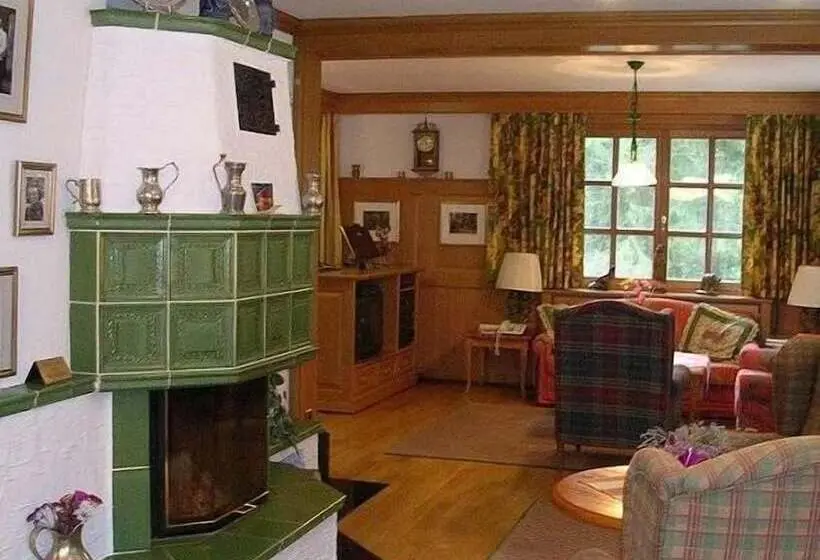 Villa 4 Makuuhuonetta, Villa Stresov