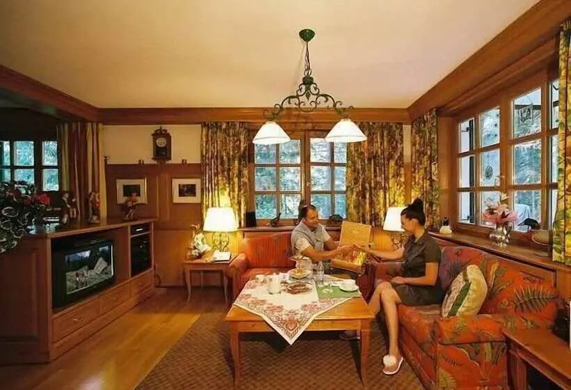 Villa 4 Makuuhuonetta, Villa Stresov