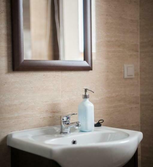 חדר סטנדרט לשלושה, Willa Lano