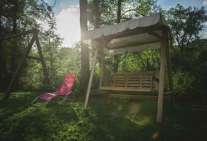 חדר סטנדרט לשלושה, Willa Lano