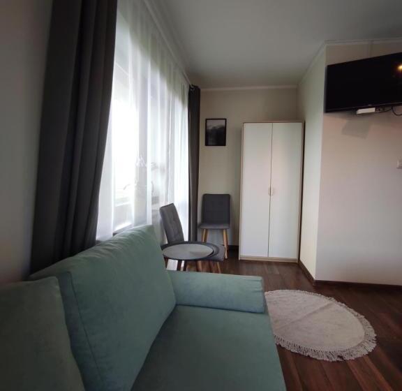 חדר סטנדרט לשלושה, Willa Lano