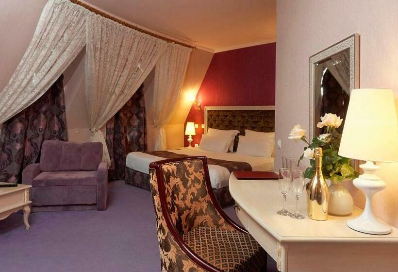 Студия Стандарт, Kristel Hotel
