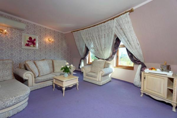 スタンダードスタジオ, Kristel Hotel