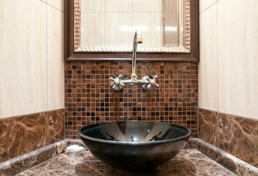 スタンダードスタジオ, Kristel Hotel