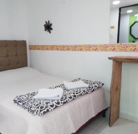 Habitación Economy, Hostal Y Camping Los Girasoles