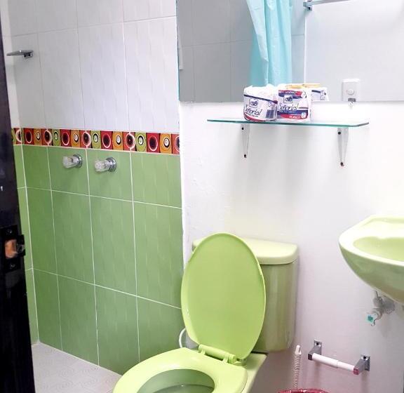Habitacion Quintuple Estándar, Hostal Y Camping Los Girasoles