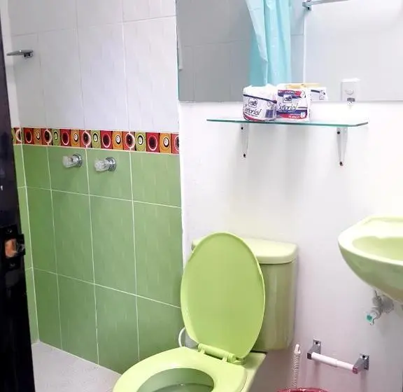 Standard Viiden Hengen Huone, Hostal Y Camping Los Girasoles