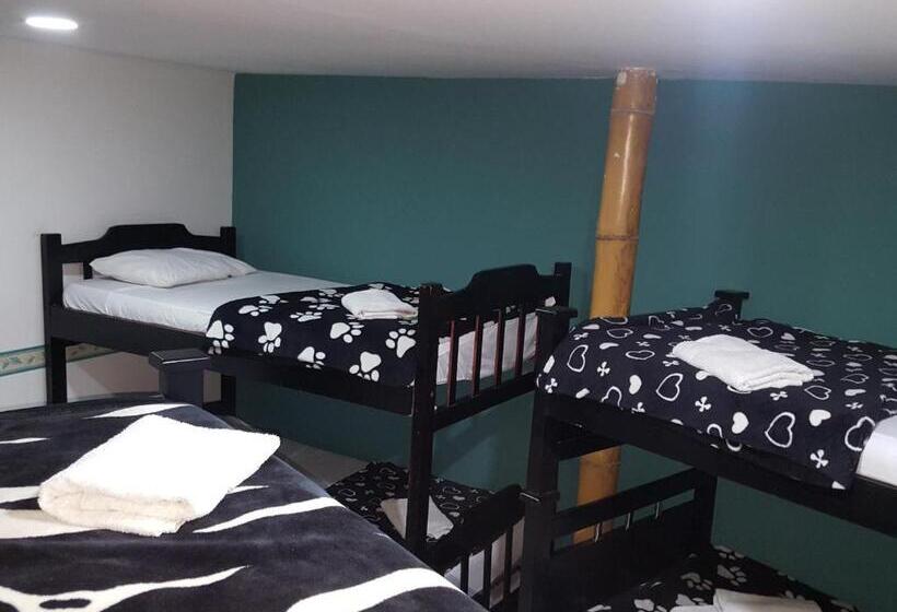 패밀리 룸, Hostal Y Camping Los Girasoles