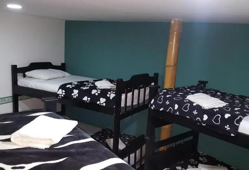 Perhehuone, Hostal Y Camping Los Girasoles