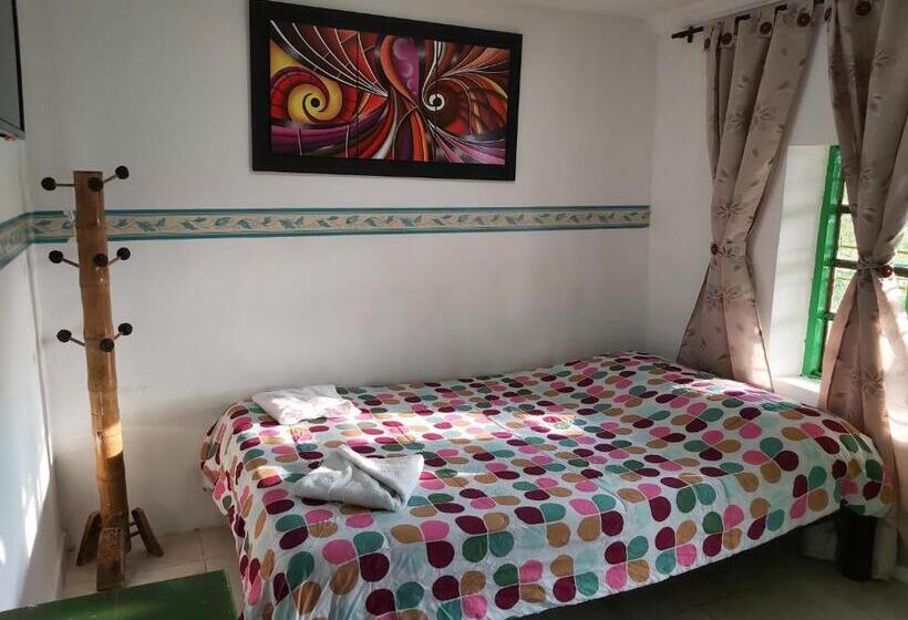 Habitación Estándar, Hostal Y Camping Los Girasoles