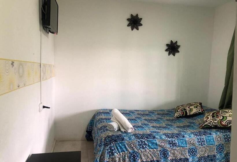 Habitación Estándar, Hostal Y Camping Los Girasoles