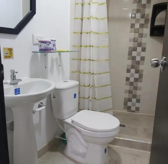 Standard Kolmen Hengen Huone, Hostal Y Camping Los Girasoles