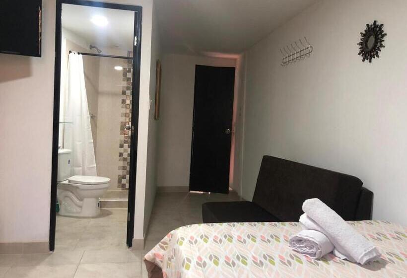 스탠다드 트리플 룸, Hostal Y Camping Los Girasoles