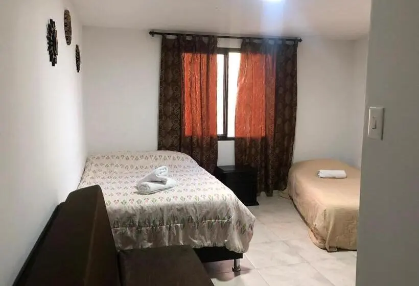 Standard Kolmen Hengen Huone, Hostal Y Camping Los Girasoles