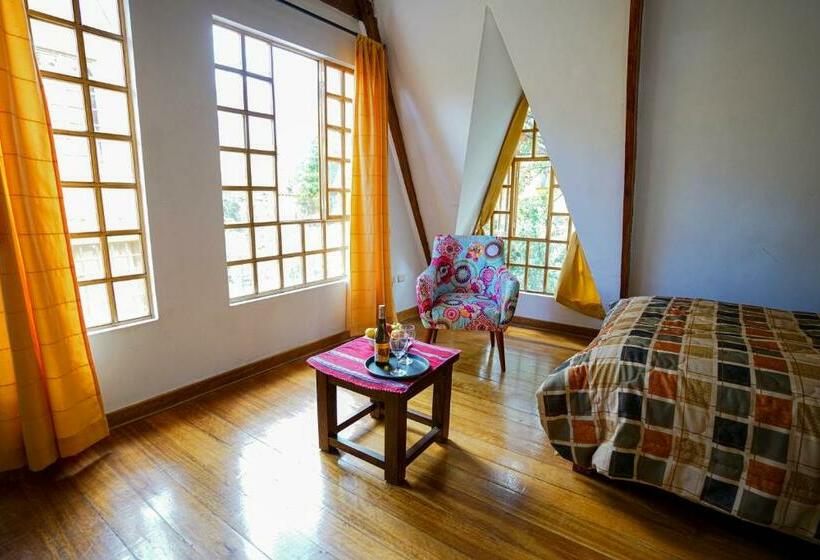 غرفة قياسية فردية, Amaru Valle