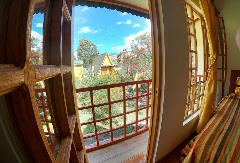 غرفة قياسية فردية, Amaru Valle