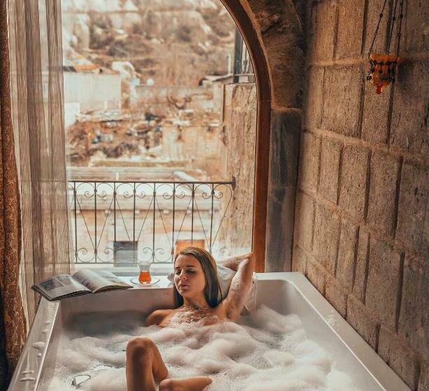 سوییت لوکس, Angel Cave Suite