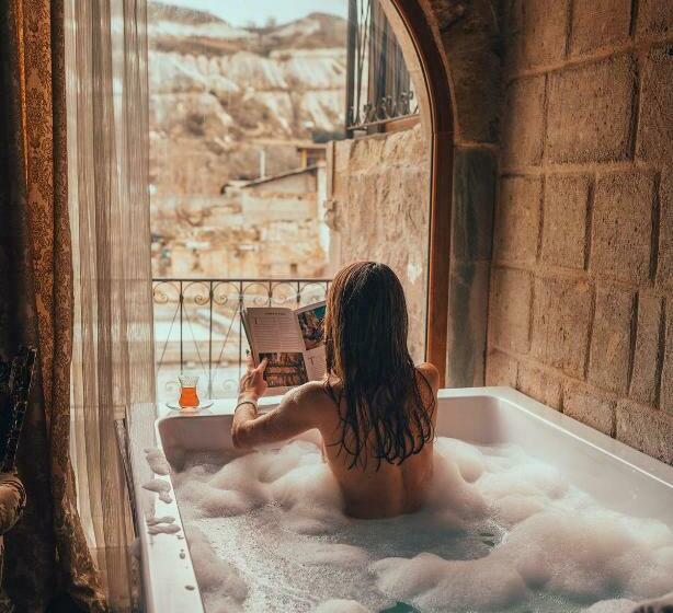 سوییت لوکس, Angel Cave Suite