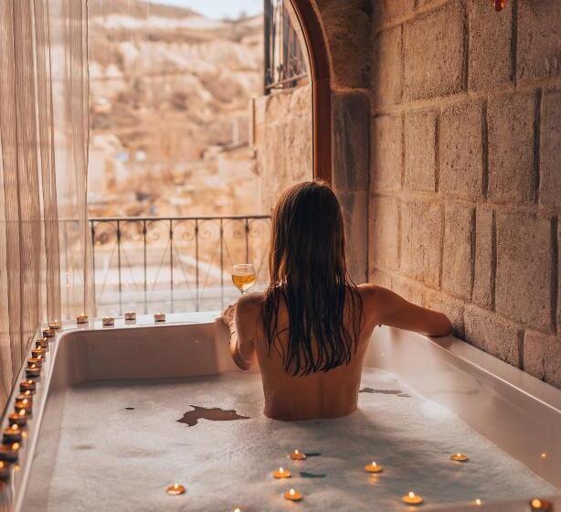 سوییت لوکس, Angel Cave Suite