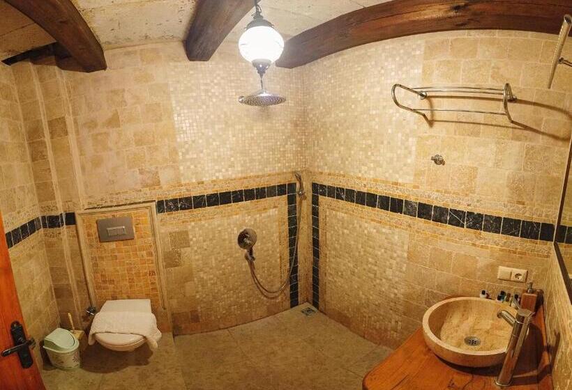 سوییت جونیور با بالکن, Angel Cave Suite