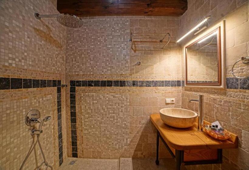 سوییت جونیور با بالکن, Angel Cave Suite