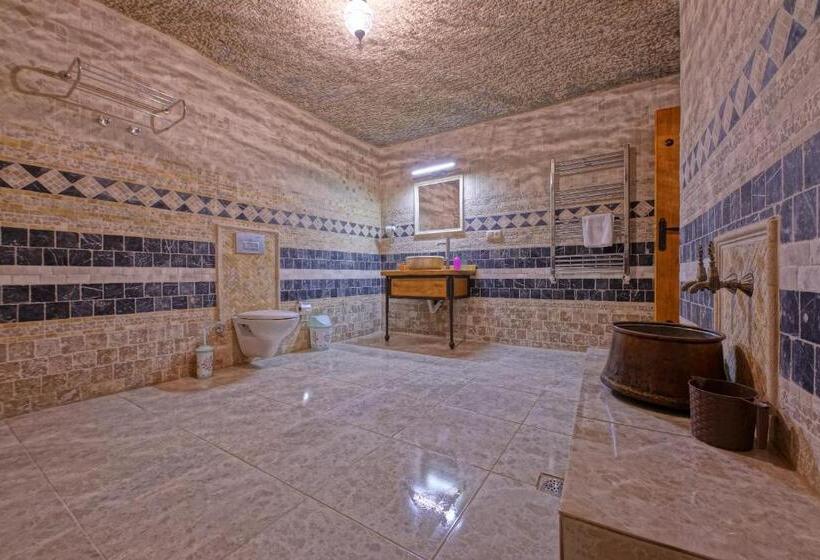 اتاق استاندارد سه تخته با چشمانداز باغ, Angel Cave Suite