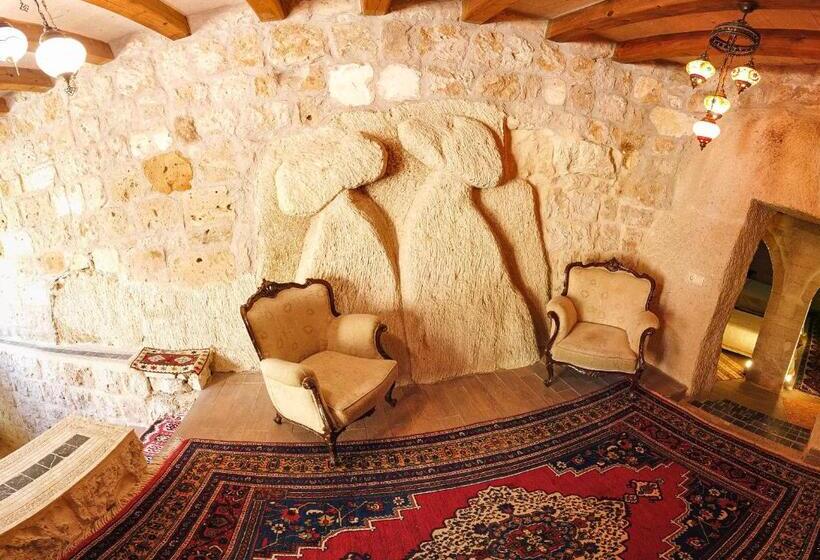 اتاق استاندارد سه تخته با چشمانداز باغ, Angel Cave Suite