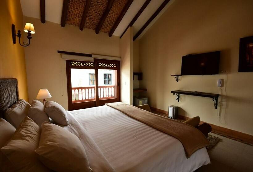 Номер Superior, Campanario De La Villa