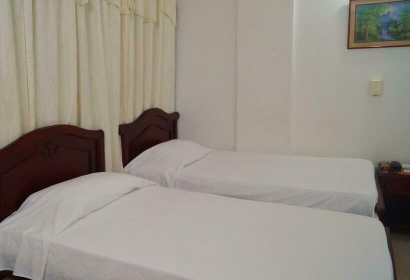 经济四人房间, Comercial