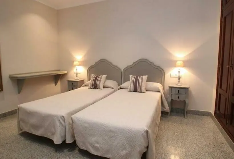 Comfort Kolmen Hengen Huone, Maestranza