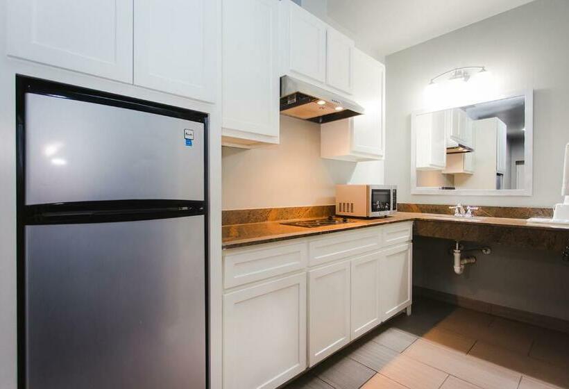 غرفة ديلوكس, Econo Lodge Inn & Suites