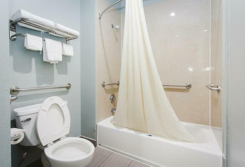 חדר דלוקס, Econo Lodge Inn & Suites