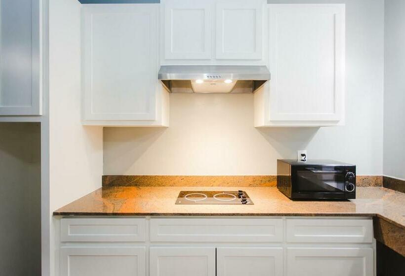 غرفة ديلوكس, Econo Lodge Inn & Suites