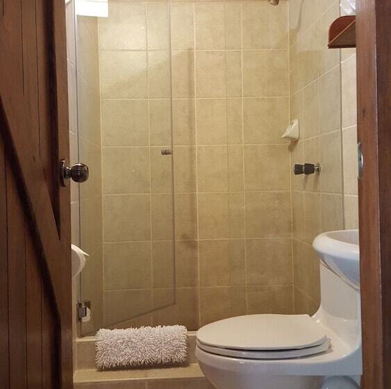 غرفة قياسية ثلاثية, Panorama B&b