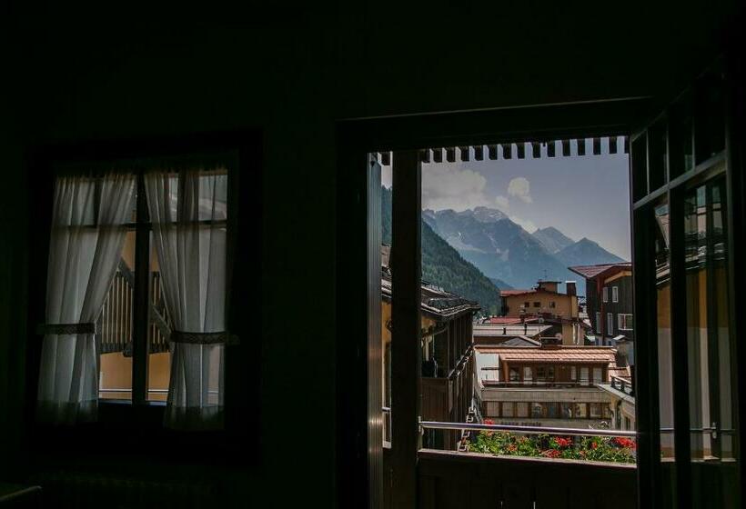 小型套房, Posta R.t.a