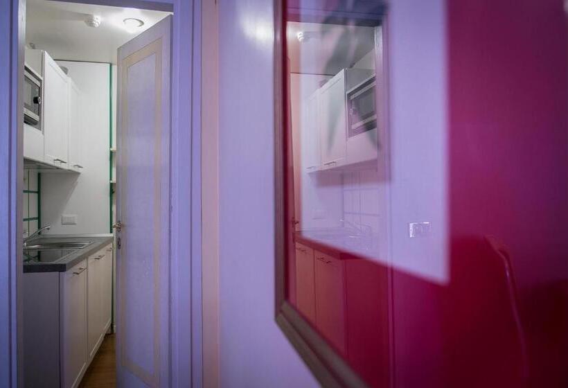 小型套房, Posta R.t.a