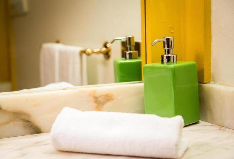 小型套房, Posta R.t.a