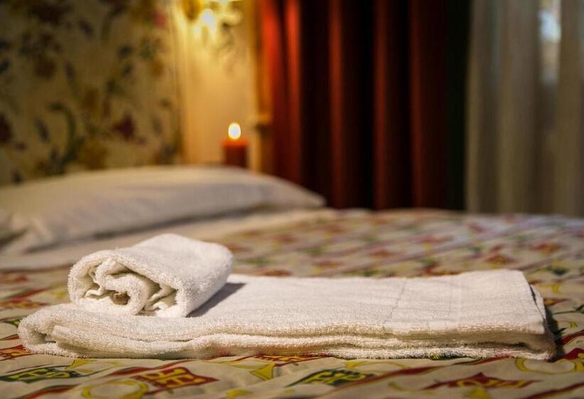 小型豪华套房, Posta R.t.a