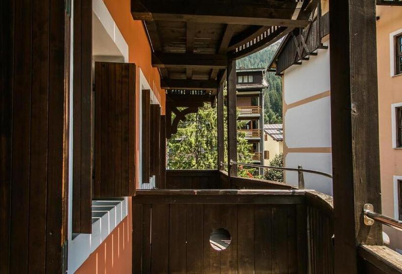 デラックスジュニアスイート, Posta R.t.a