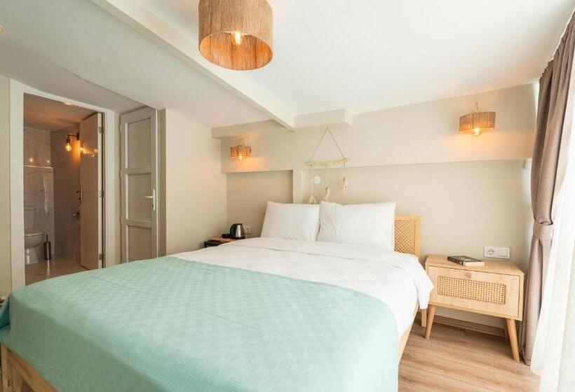 غرفة قياسية مزوَّدة بشُرفة, Aya Butik Otel