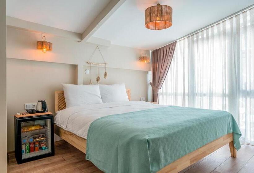 غرفة قياسية مزوَّدة بشُرفة, Aya Butik Otel