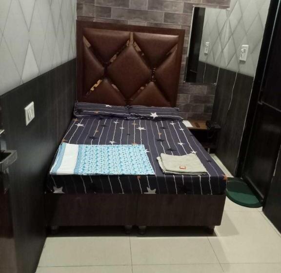 اتاق کلاسیک سه تخته, O Sunshine