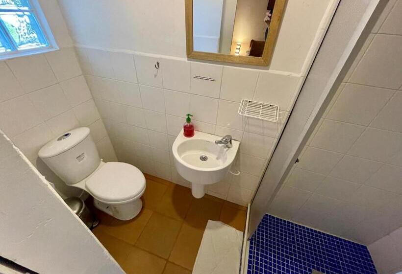 スタンダードスタジオ, Hostal Tralala Salento