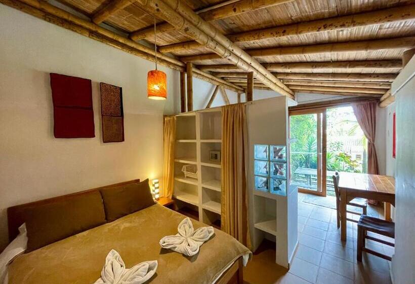 スタンダードスタジオ, Hostal Tralala Salento
