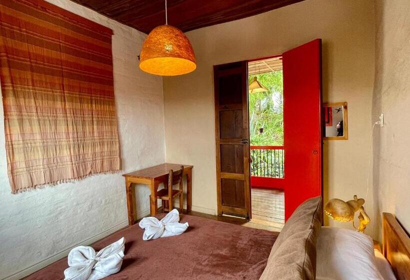 バス共有のスタンダードルーム, Hostal Tralala Salento